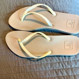 Reef Cream and gray flip flops. Excellent used condition size 10
